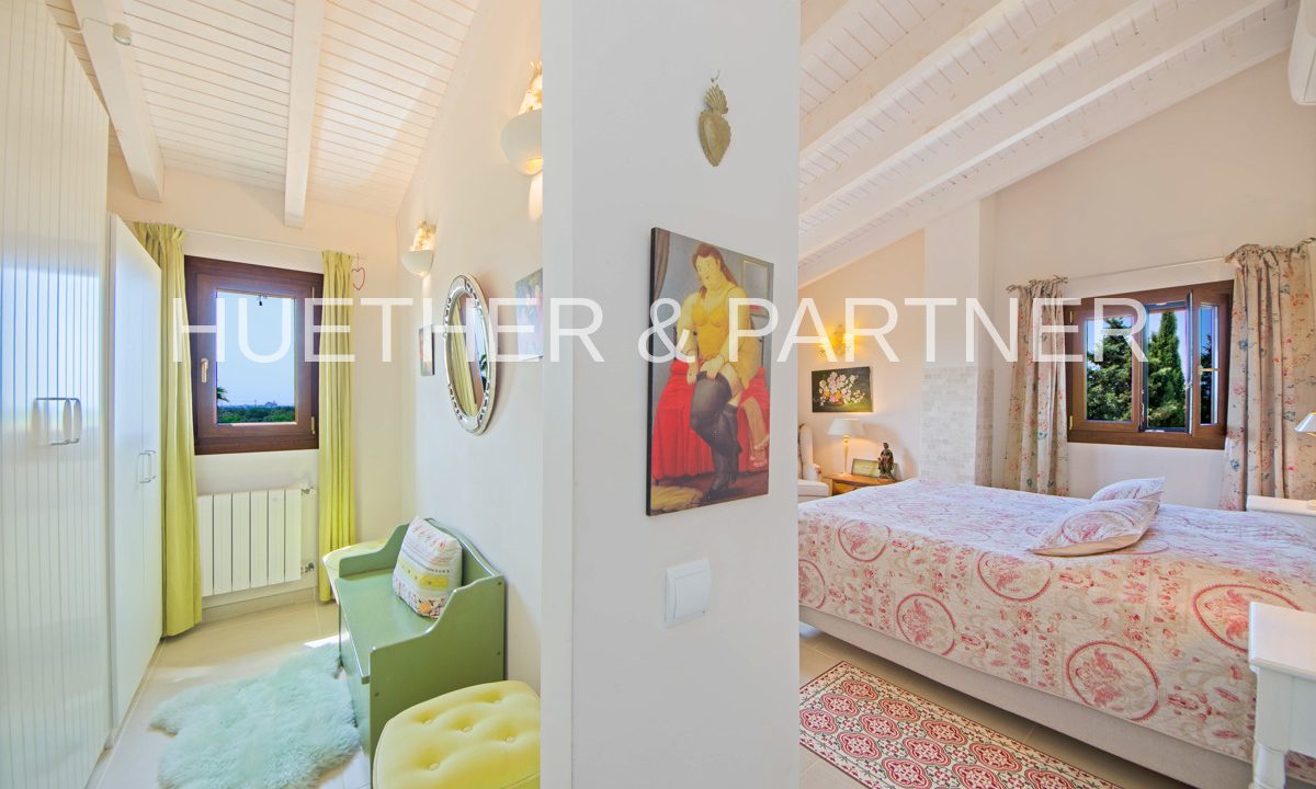 Hauptschlafzimmer mit Ankleide