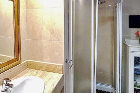 Bathrooms mit Dusche