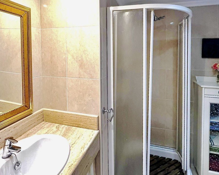 Bathrooms mit Dusche