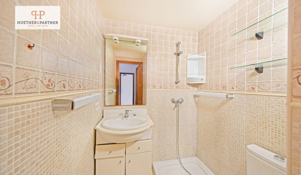 Bathrooms 1
