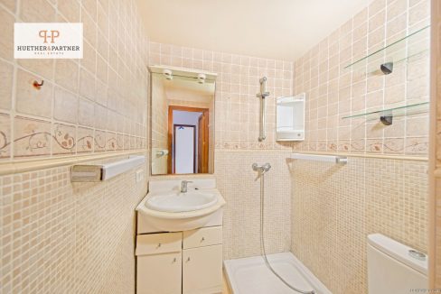 Bathrooms 1