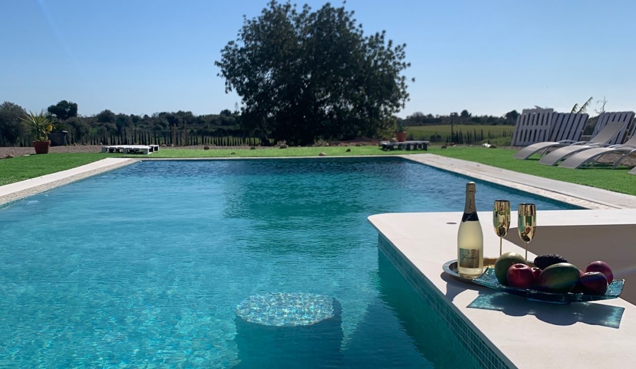 7b9890e3-654c-40e8-9336-34d44f0af2d8