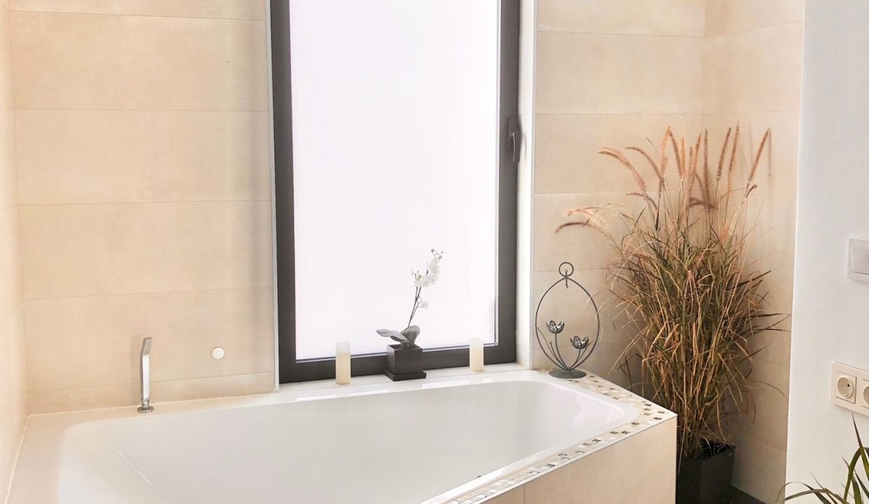 baa4baa0-009c-4d36-ab7c-e6abf0bddebc