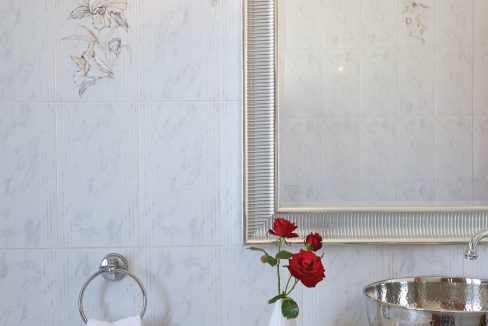 Bathrooms 2