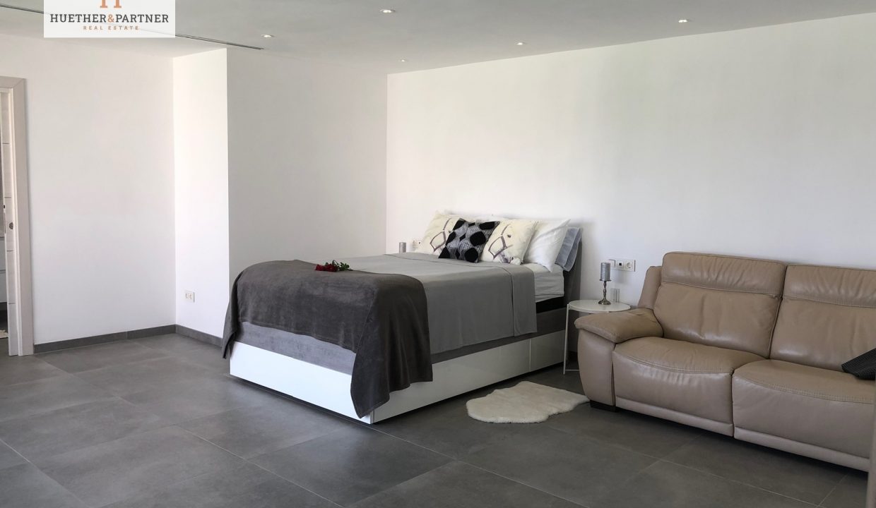 eb2240e4-4f51-4904-9c7d-8b2a3a18bea8