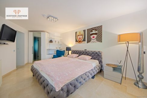 Elegantes Bedrooms mit moderner Multimedia-Ausstattung
