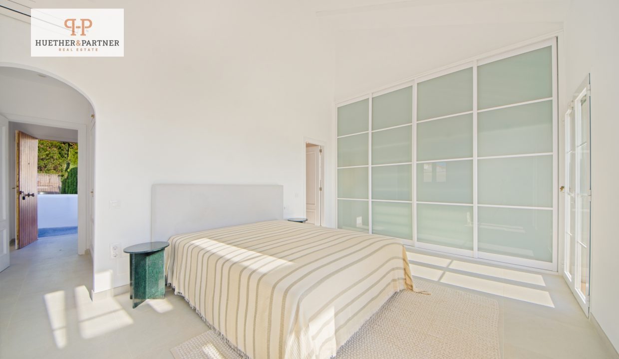 Gemütliches Bedrooms mit Tageslicht