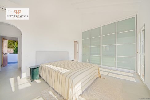 Gemütliches Bedrooms mit Tageslicht