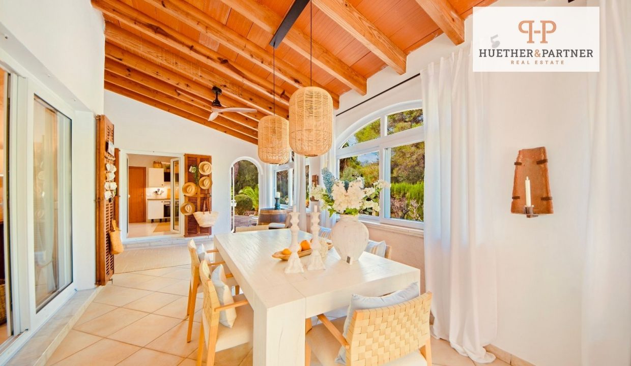 Esszimmer/Eingangsbereich Haupthaus