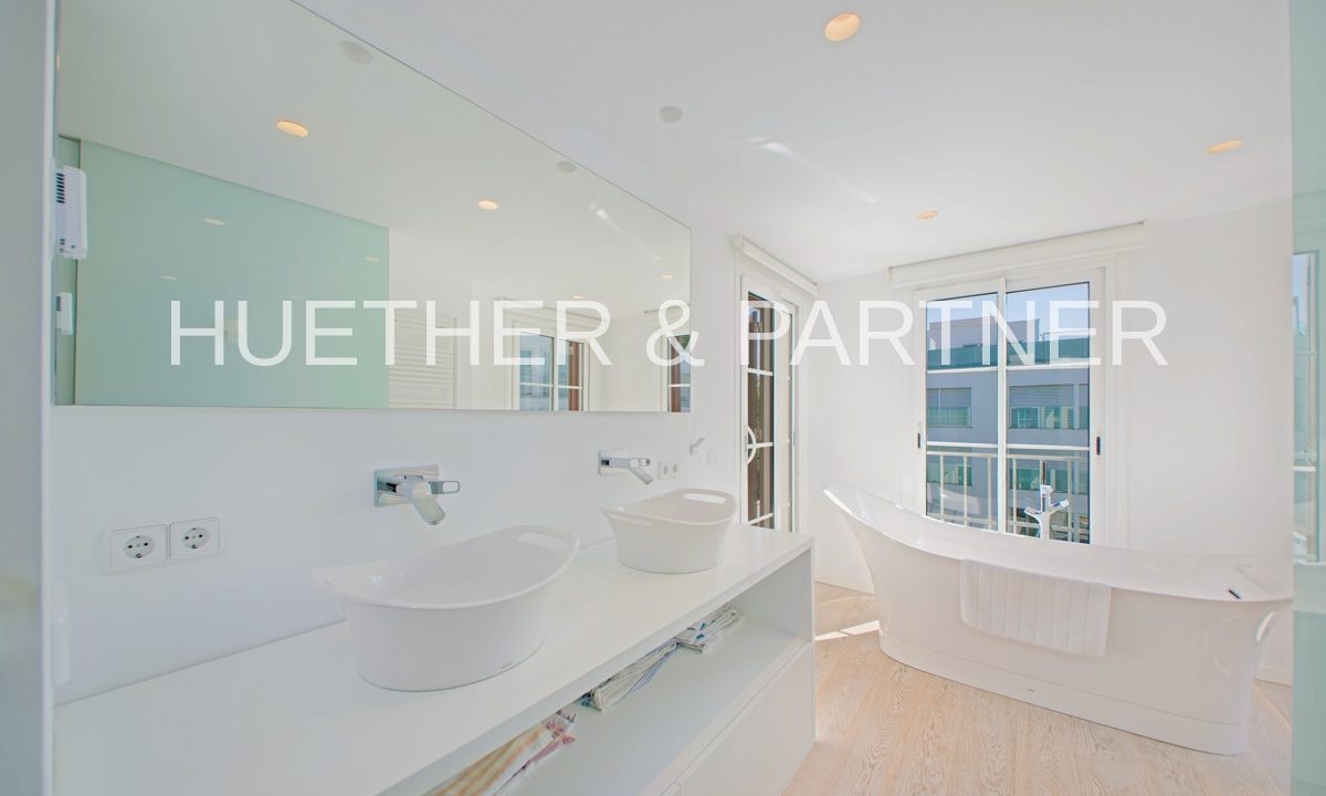 Bathrooms Bedrooms 1