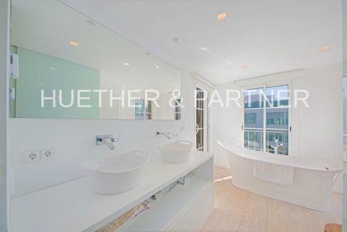 Bathrooms Bedrooms 1